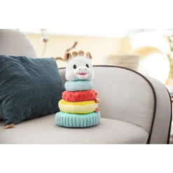 VULLI Sophie La Girafe® Stack Pyramide Plush -Randwinkel Voor Kinderen vulli sophie la girafe stack pyramide plush a329439 1